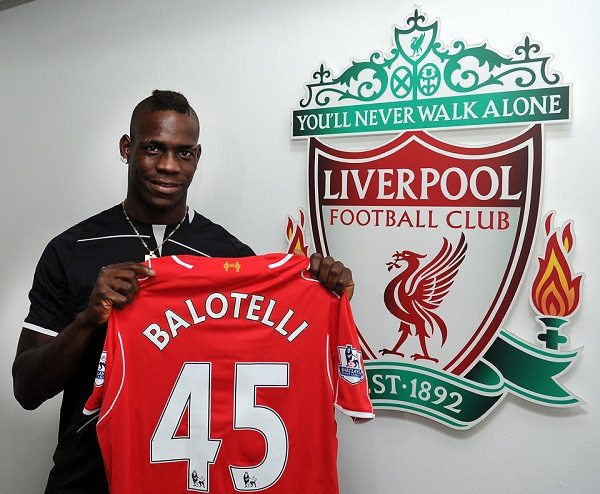 Balotelii buồn “rũ rượi” vì Liverpool thua Man City ảnh 2