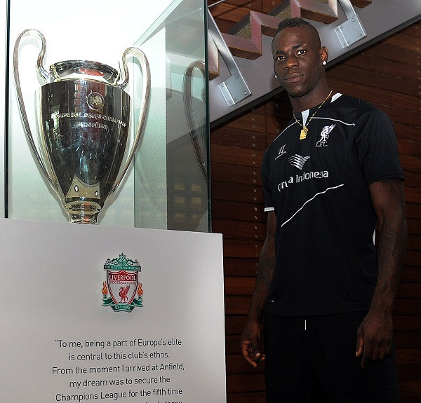 Balotelii buồn “rũ rượi” vì Liverpool thua Man City ảnh 3