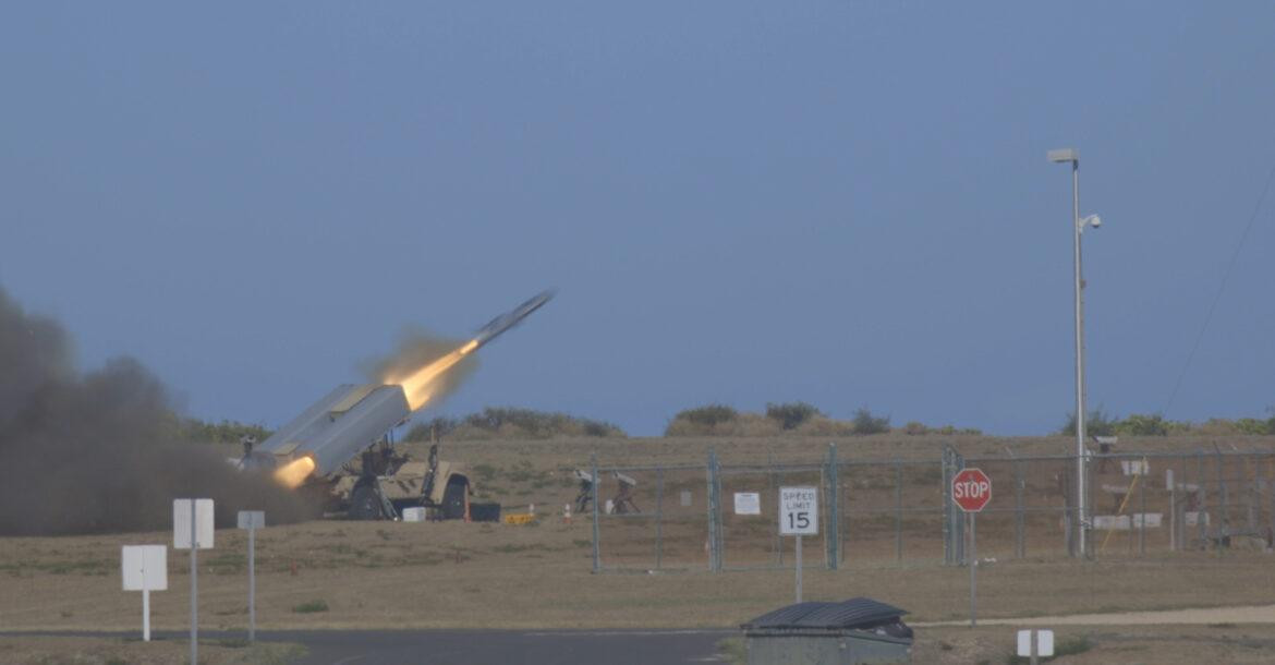 Thủy quân lục chiến phóng thử tên lửa nhằm vào tàu cũ trên biển ngày 15/8/2021. Ảnh: U.S. Marines. Thủy quân lục chiến phóng thử tên lửa nhằm vào tàu cũ trên biển ngày 15/8/2021. Ảnh: U.S. Marines.