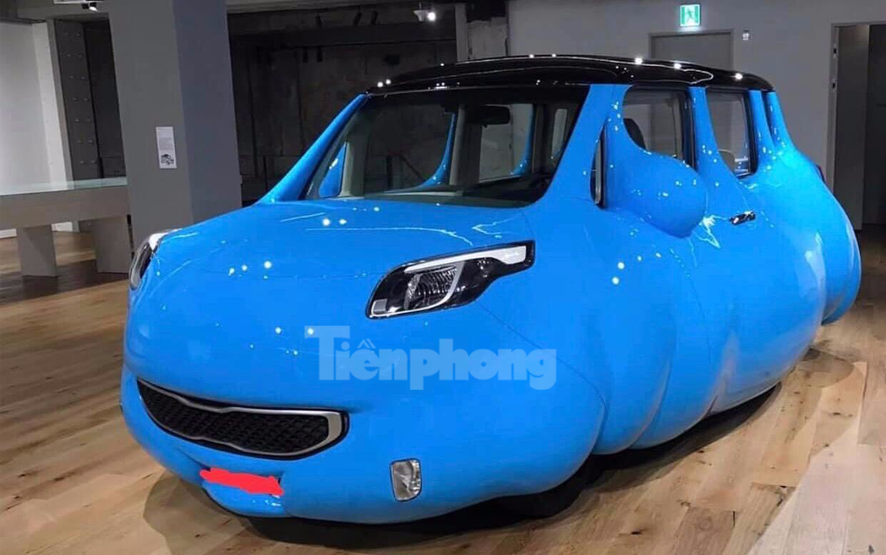 Thân xe được độ cho thân rộng ra. Thân xe được độ cho thân rộng ra.