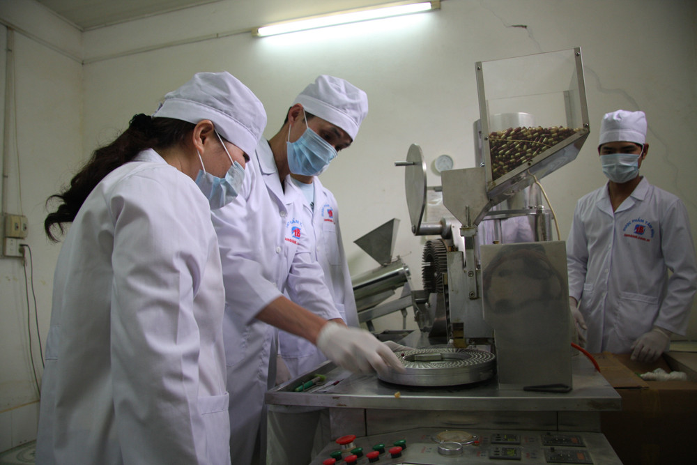 Kiểm tra hoạt động của thiết bị tiên tiến tại nhà máy Cty Dược phẩm Tâm Bình