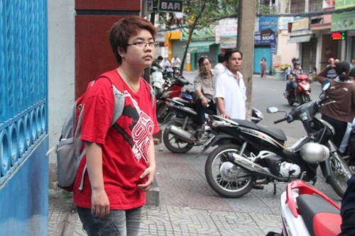 Một bạn nữ có phong cách tomboy