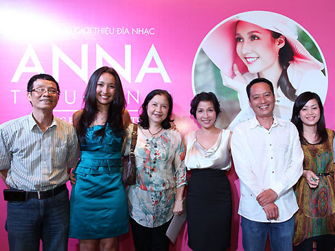 Anna may mắn khi được sinh ra trong một gia đình nghệ thuật: Ông nội là nhạc sĩ Trương Ngọc Ninh, bà nội là BTV Thu Hiền, cô ruột Hương Ly từng là ca sĩ