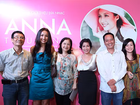 Anna may mắn khi được sinh ra trong một gia đình nghệ thuật: Ông nội là nhạc sĩ Trương Ngọc Ninh, bà nội là BTV Thu Hiền, cô ruột Hương Ly từng là ca sĩ