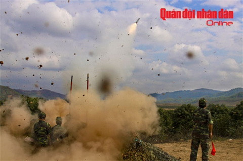 Ngoài 9K32 Strela 2, Việt Nam còn có trong trang bị tổ hợp tên lửa 9K38 Igla hiện đại hơn. Đạn tên lửa Igla tầm bắn 5.200m, độ cao diệt mục tiêu 3.500m