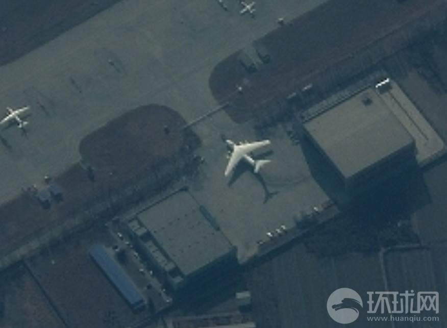 Sự vượt trội về kích thước của Y-20 so với các máy bay khác tại một sân bay