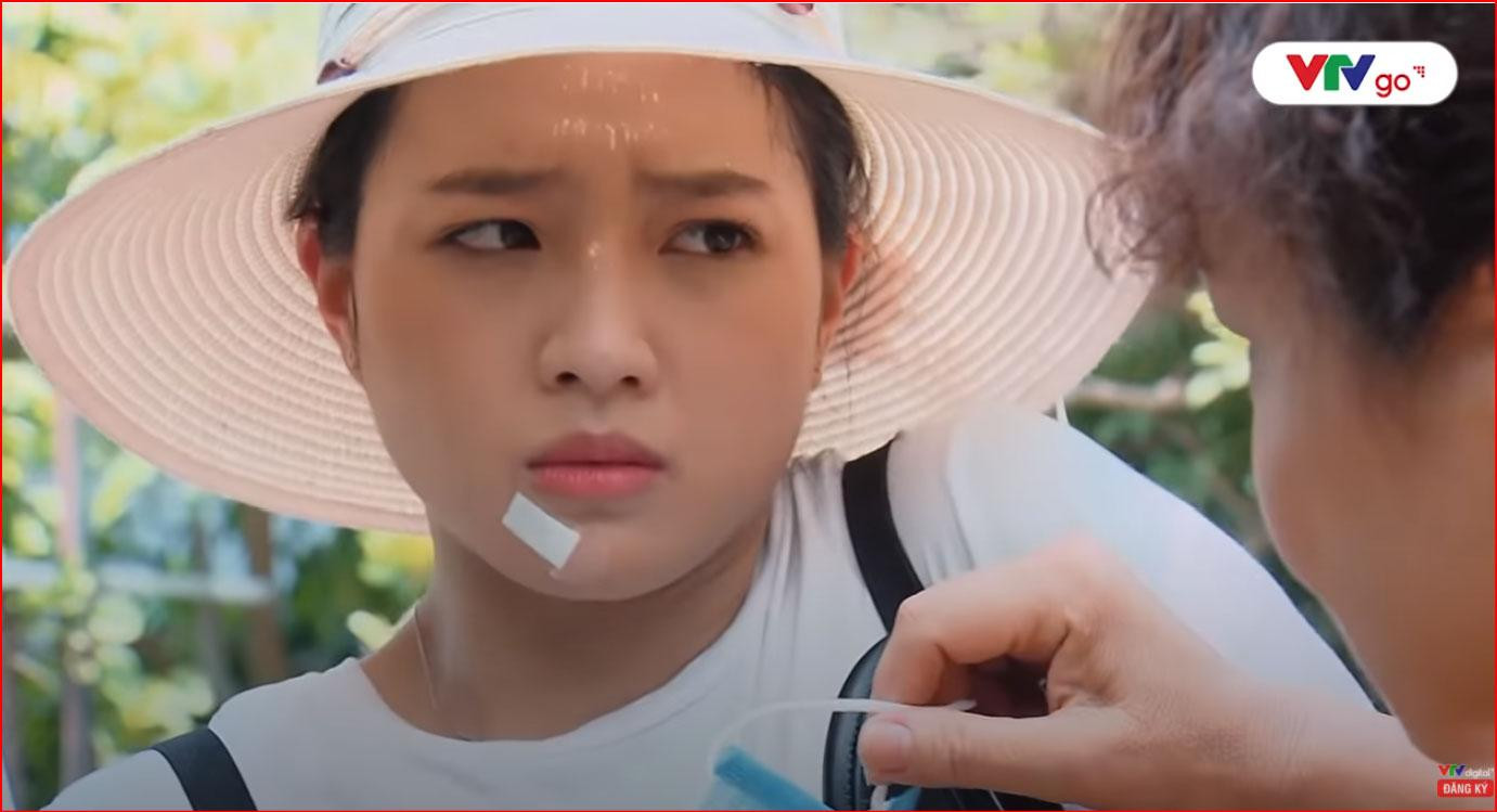 Nhiều người cho rằng việc dành hầu như cả tập phim chỉ để nói về việc Diệp đi tẩy nốt ruồi là quá phí phạm, trong khi thời lượng phim vốn đã eo hẹp rồi.