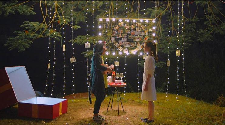 Lên phim thì rất đáng yêu nhưng Trung Ruồi tiết lộ cảnh mặc bộ đồ khủng long thật khủng khiếp bởi quá nóng giữa thời tiết oi bức. Lên phim thì rất đáng yêu nhưng Trung Ruồi tiết lộ cảnh mặc bộ đồ khủng long thật khủng khiếp bởi quá nóng giữa thời tiết oi bức.