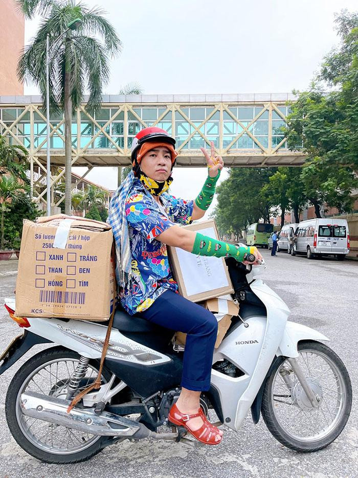 Duy Nam vào vai anh chàng shipper trong phim "Ngày mai bình yên". Duy Nam vào vai anh chàng shipper trong phim "Ngày mai bình yên".