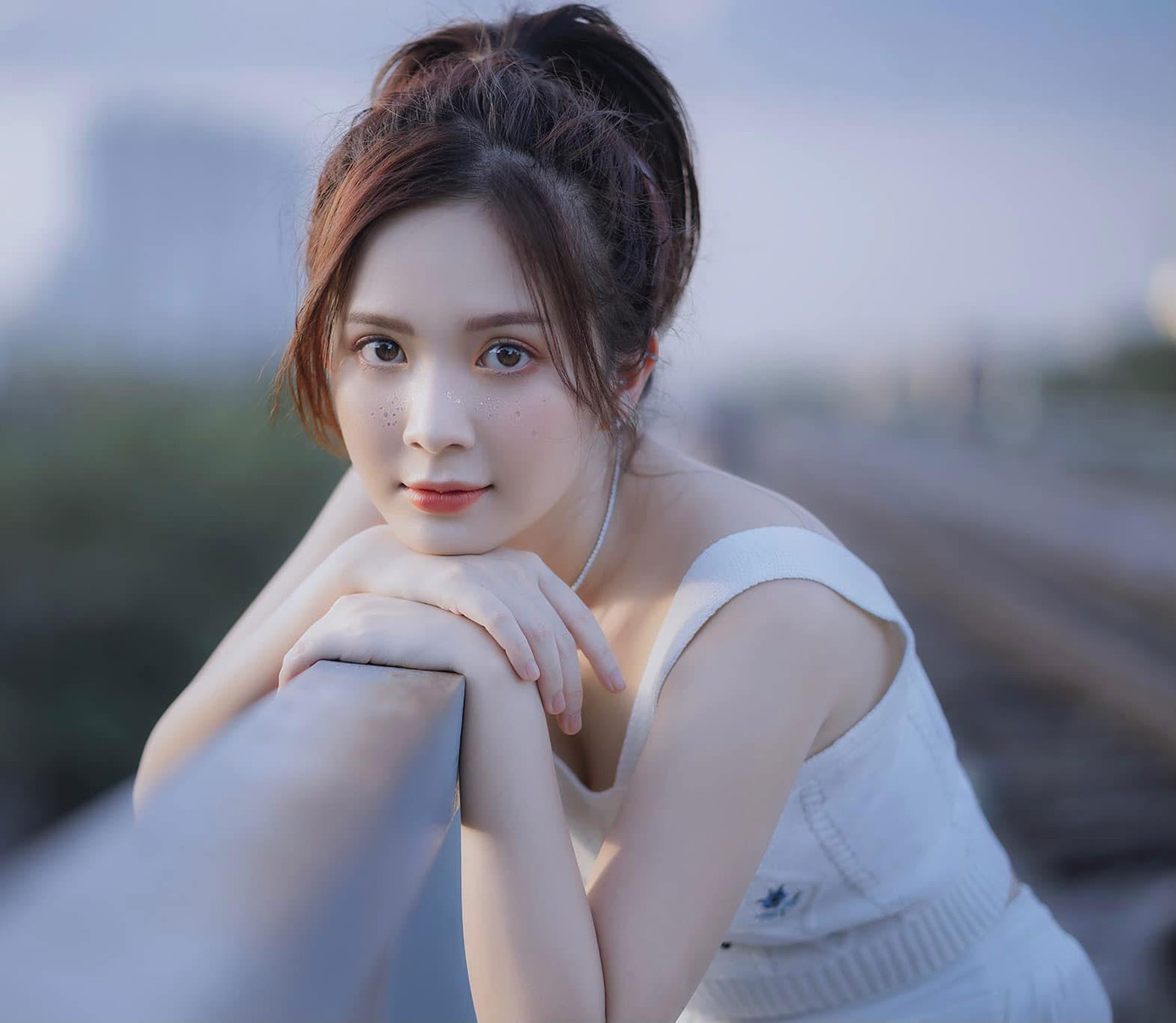 Ngọc Huyền tự nhận thấy mình và nhân vật Mai có nhiều điểm tương đồng về ngoại hình và tính cách.