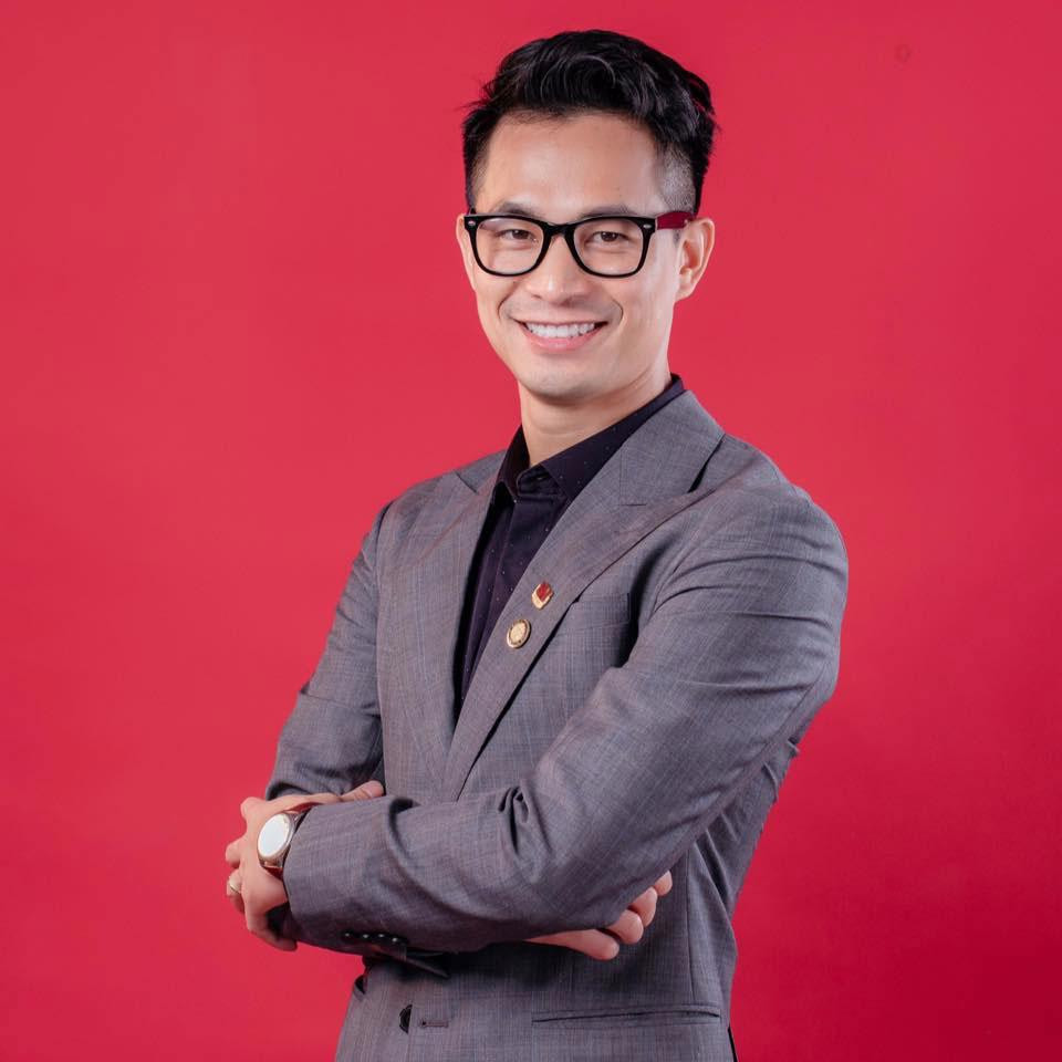 Đam mê ca hát nhưng chính nghề diễn đã chọn Mạnh Cường. Đam mê ca hát nhưng chính nghề diễn đã chọn Mạnh Cường.