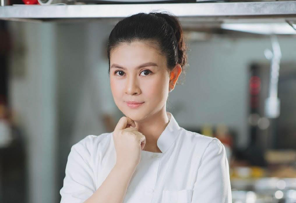 Diễn viên Kim Thư biếu tặng toàn bộ nguyên liệu cho bạn bè, người thân.