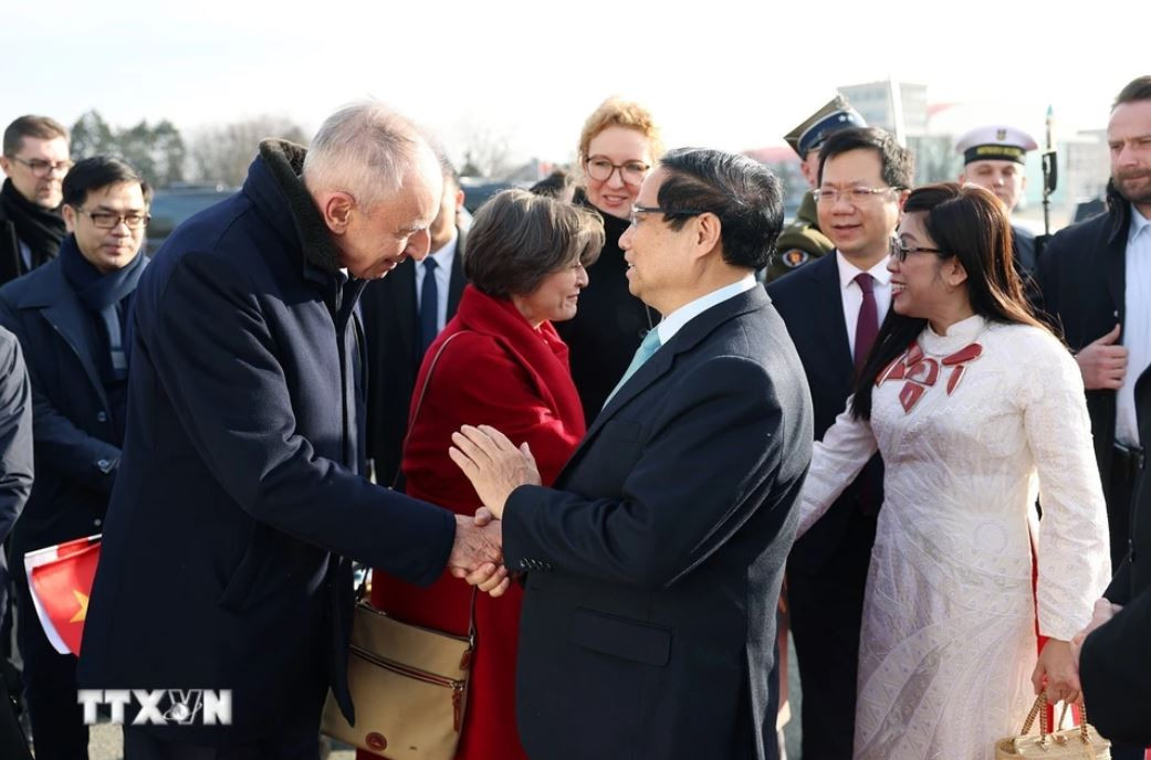 Lễ tiễn Thủ tướng Phạm Minh Chính và Phu nhân kết thúc chuyến thăm chính thức Cộng hòa Ba Lan. (Ảnh Dương Giang/TTXVN).