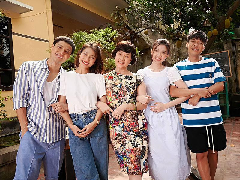 Nữ nghệ sĩ từng suýt từ chối vai diễn bà chủ xóm trọ trong "11 tháng 5 ngày". Nữ nghệ sĩ từng suýt từ chối vai diễn bà chủ xóm trọ trong "11 tháng 5 ngày".