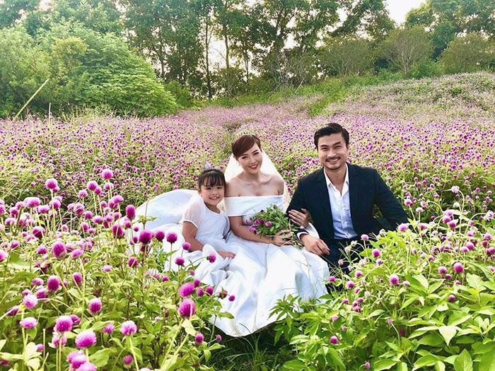 Kết phim có hậu khiến khán giả thoả mãn, hài lòng. Kết phim có hậu khiến khán giả thoả mãn, hài lòng.