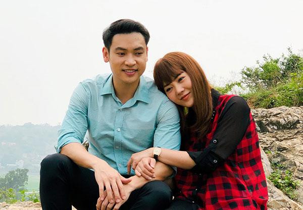 Duy Khoa đóng cặp với nữ diễn viên Thanh Hương trong phim "Mùa hoa tìm lại".