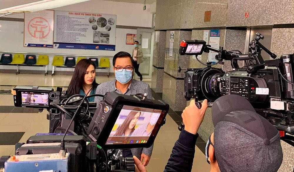 Hậu trường một cảnh quay trong phim "Hãy nói lời yêu". Hậu trường một cảnh quay trong phim "Hãy nói lời yêu".