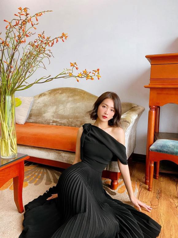 Nhờ gu thời trang cực chất, Khả Ngân đã tạo nên một Tuệ Nhi tiểu thư, sang chảnh.