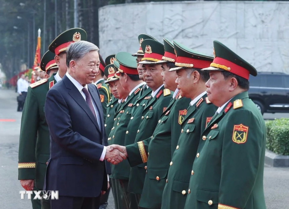 Tổng Bí thư Tô Lâm, Bí thư Quân ủy Trung ương đến thăm và làm việc tại Quân khu 7. Ảnh: Thống Nhất/TTXVN.