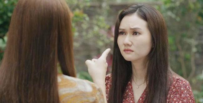 Vai diễn của Hương Giang trong "Mùa hoa tìm lại" liên tục bị ăn tát.