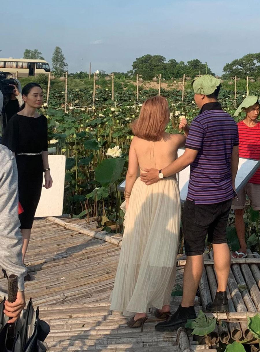 Những hình ảnh hậu trường phim "Hương vị tình thân" được nữ diễn viên tiết lộ.