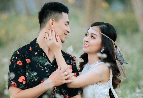 Vợ trẻ kém Mạnh Cường 10 tuổi nhưng cuộc sống hôn nhân vẫn rất hoà hợp, hạnh phúc. Vợ trẻ kém Mạnh Cường 10 tuổi nhưng cuộc sống hôn nhân vẫn rất hoà hợp, hạnh phúc.