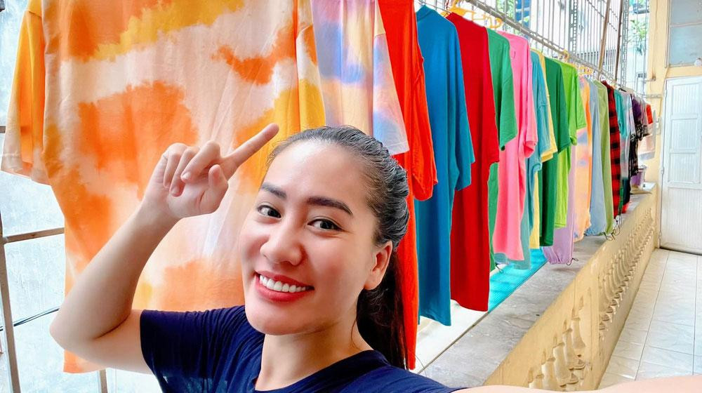 Nữ diễn viên chụp ảnh khoe "gia tài hàng hiệu" vừa tậu được để đầu tư cho cô Sâm ở phần 2.