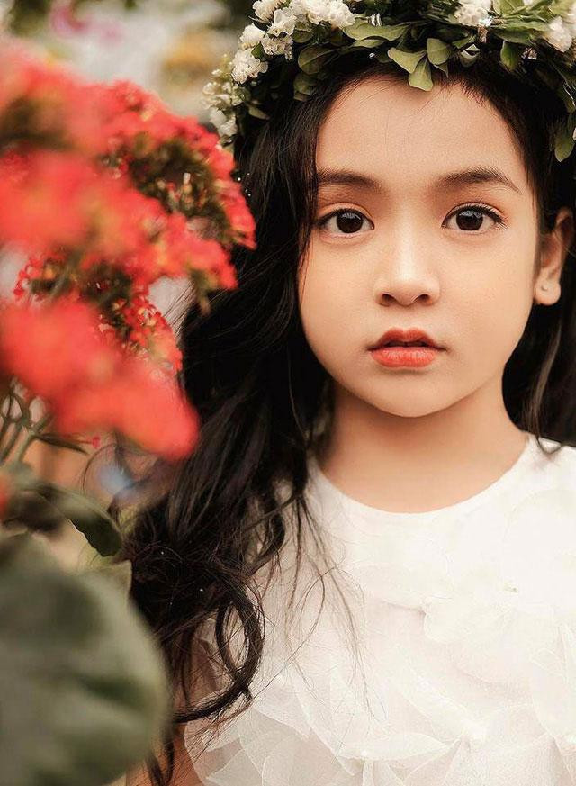 Sao nhí được mệnh danh là "Cô gái sinh ra để thi hoa hậu".