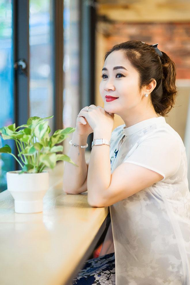 Sau thời gian dài nghỉ ngơi để chăm sóc gia đình, nữ diễn viên tiếp tục quay lại tìm sự thăng hoa trong nghiệp diễn. Sau thời gian dài nghỉ ngơi để chăm sóc gia đình, nữ diễn viên tiếp tục quay lại tìm sự thăng hoa trong nghiệp diễn.