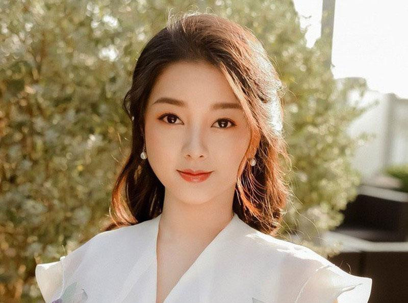 Cô Thương của "Phố trong làng" đến với màn ảnh nhỏ muộn hơn các đồng nghiệp ở nhà hát để dành thời gian cho gia đình. Cô Thương của "Phố trong làng" đến với màn ảnh nhỏ muộn hơn các đồng nghiệp ở nhà hát để dành thời gian cho gia đình.