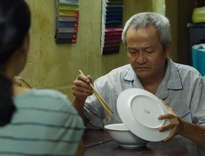 NSƯT Quốc Trọng vào vai ông Lân trong bộ phim "Cây táo nở hoa". NSƯT Quốc Trọng vào vai ông Lân trong bộ phim "Cây táo nở hoa".