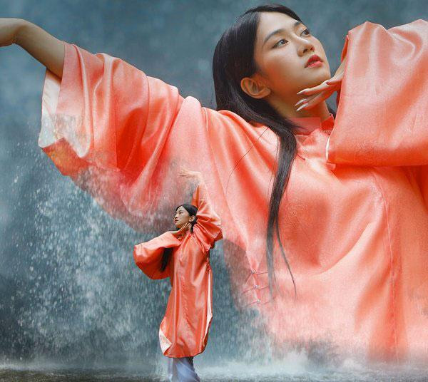 Việc mời hotgirl Lê Bống tham gia MV, thậm chí trở thành nhân vật chính khiến "Chim quý trong lồng" bị phản đối dữ dội. Việc mời hotgirl Lê Bống tham gia MV, thậm chí trở thành nhân vật chính khiến "Chim quý trong lồng" bị phản đối dữ dội.