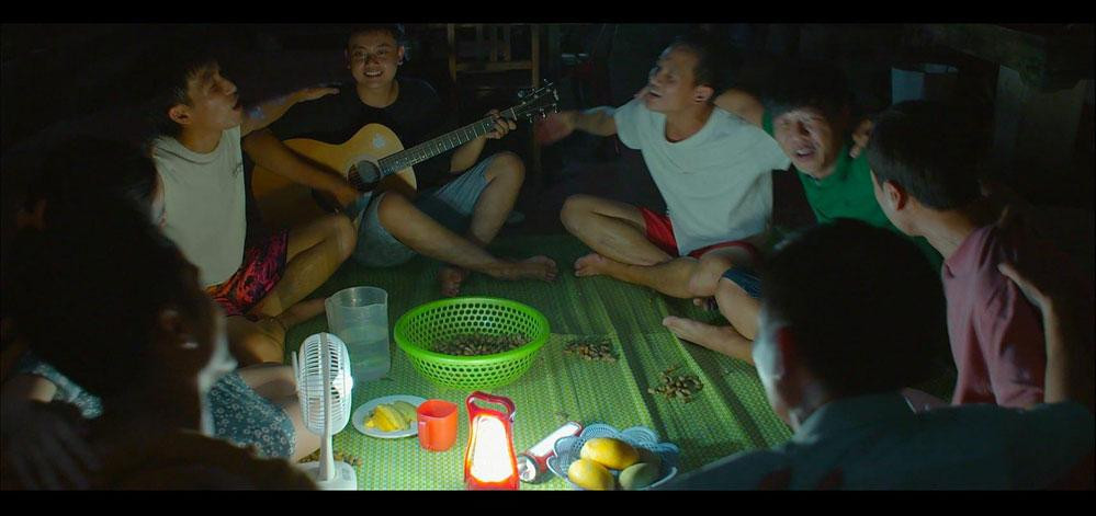 Bộ phim khiến khán giả xúc động nhớ lại một thời tuổi trẻ sinh viên xóm trọ của mình. Bộ phim khiến khán giả xúc động nhớ lại một thời tuổi trẻ sinh viên xóm trọ của mình.