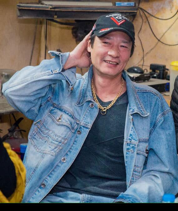 Ở ngoài đời, "bố Sinh" cũng ngầu không kém gì trên phim "Hương vị tình thân". Ở ngoài đời, "bố Sinh" cũng ngầu không kém gì trên phim "Hương vị tình thân".