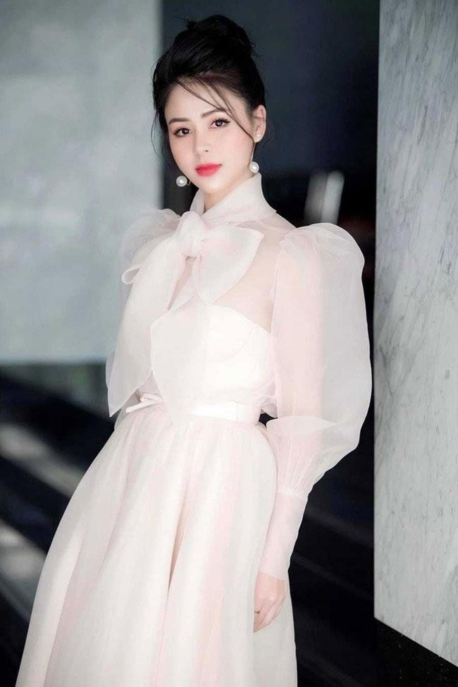 Nữ diễn viên khá áp lực khi nhận vai Hoa bởi trước đó chỉ chuyên đóng phim tình cảm.