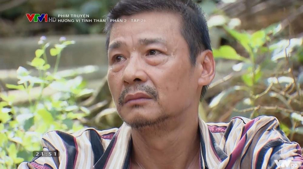 Cảm động trước sự hiếu thảo của Chiến, ông Sinh quyết định bán căn nhà ở quê để lấy tiền giúp đỡ Chiến chữa bệnh cho bố.