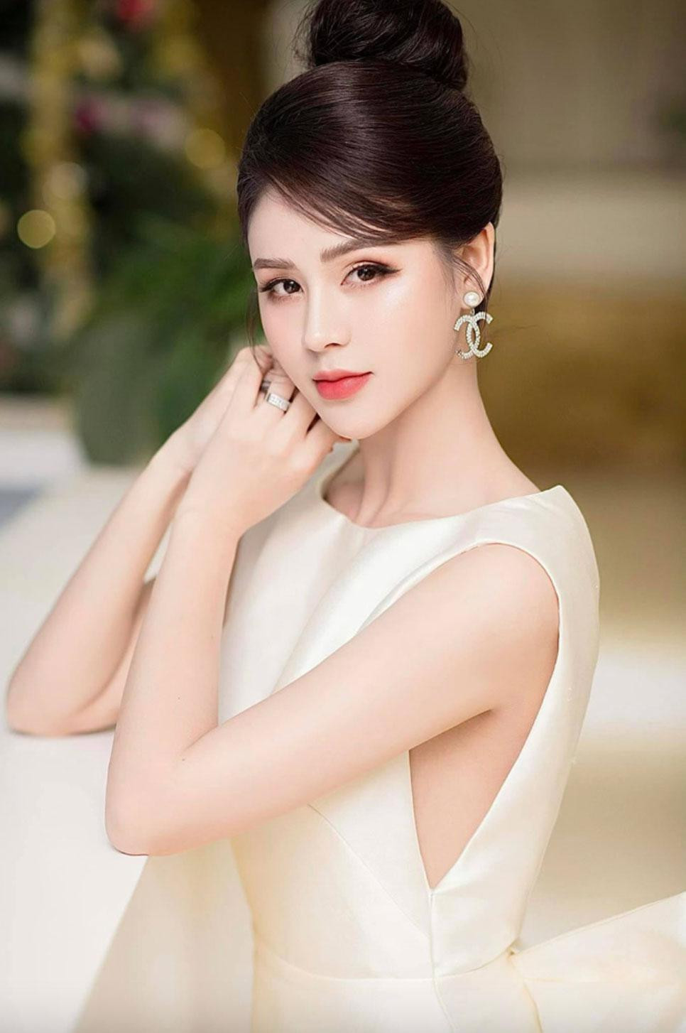 Đến với nghiệp diễn khá muộn nhưng nữ diễn viên đã gặt hái khá nhiều thành công.