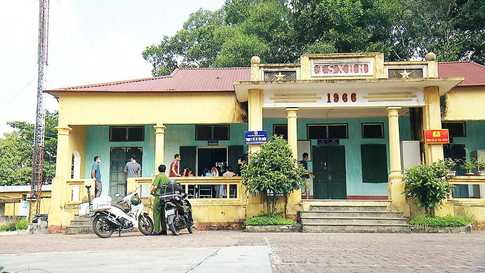 Đoàn phim được địa phương cho mượn trụ sở công an để làm phim trường.