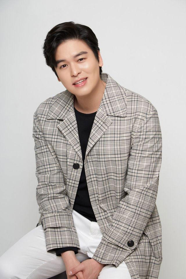 Lee Jang Woo được đánh giá là đã hoàn thành tốt vai diễn thiếu gia thành đạt, giàu có. Lee Jang Woo được đánh giá là đã hoàn thành tốt vai diễn thiếu gia thành đạt, giàu có.