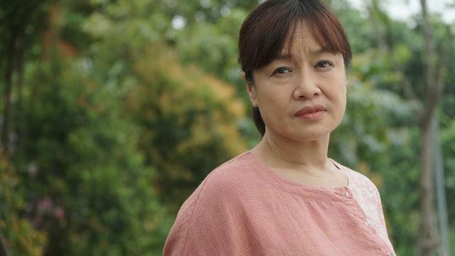 Dù chỉ là vai phụ trong "Hương vị tình thân" nhưng diễn xuất của nghệ sĩ Tú Oanh nhận được nhiều khen ngợi từ khán giả.