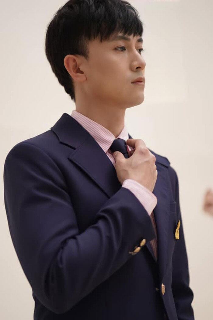 Nam diễn viên hài lòng vì mọi nỗ lực cố gắng của mình đều được khán giả ghi nhận. Nam diễn viên hài lòng vì mọi nỗ lực cố gắng của mình đều được khán giả ghi nhận.