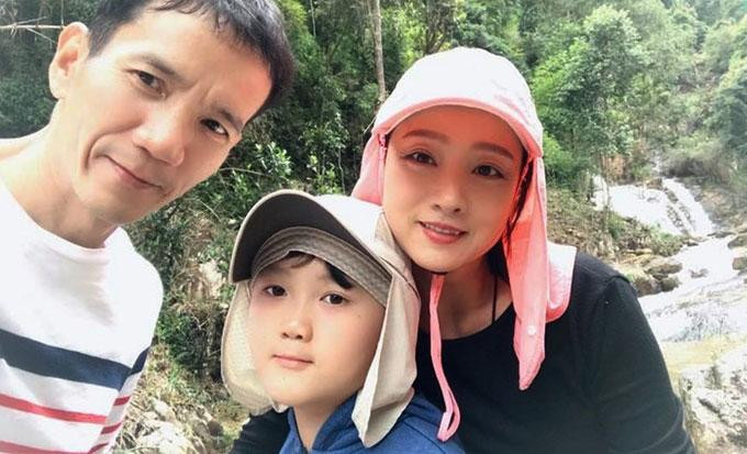 Cuộc sống yên bình của vợ chồng nữ nghệ sĩ nơi không gian đầy màu xanh. Cuộc sống yên bình của vợ chồng nữ nghệ sĩ nơi không gian đầy màu xanh.