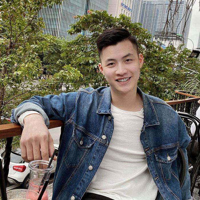 Nam diễn viên trẻ chưa bao giờ nề hà chuyện vai chính vai phụ, miễn là được làm nghề. Nam diễn viên trẻ chưa bao giờ nề hà chuyện vai chính vai phụ, miễn là được làm nghề.