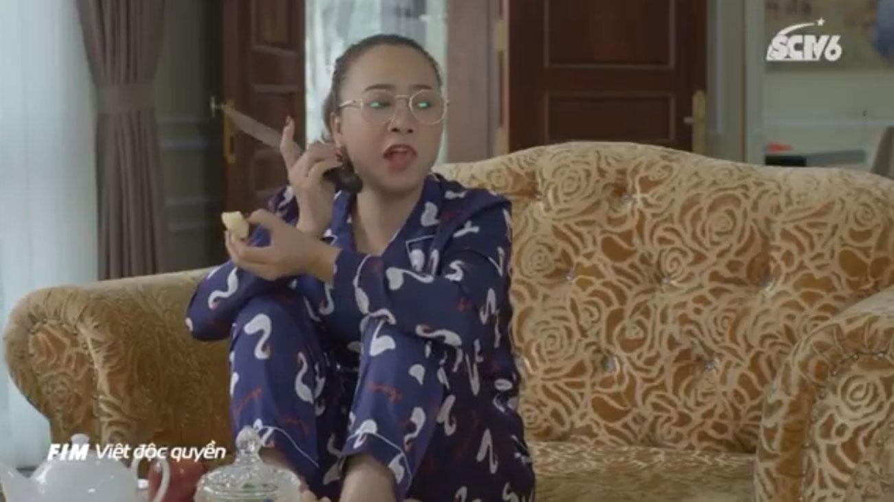 Cô Thuận giúp việc trong "Mặt nạ hạnh phúc" được khán giả đặt cho biệt danh "ôsin chúa" vì độ bá đạo của mình.