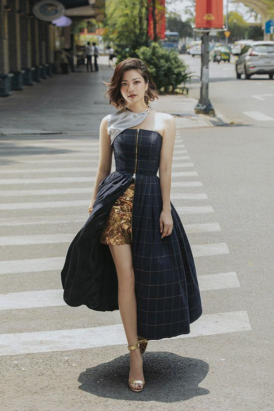 "Ngoài đời, nhiều người nhận xét là tôi khá tưng tửng". "Ngoài đời, nhiều người nhận xét là tôi khá tưng tửng".