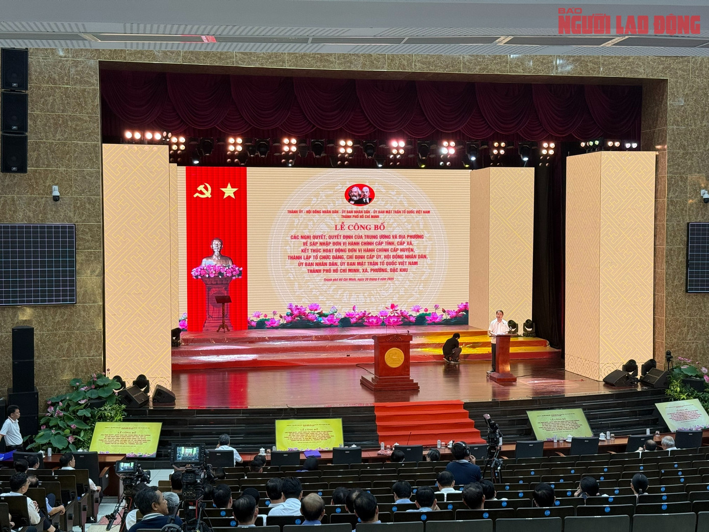 Lễ công bố được tổ chức tại hội trường của Học viện Cán bộ TPHCM với quy mô 1.000 chỗ ngồi.