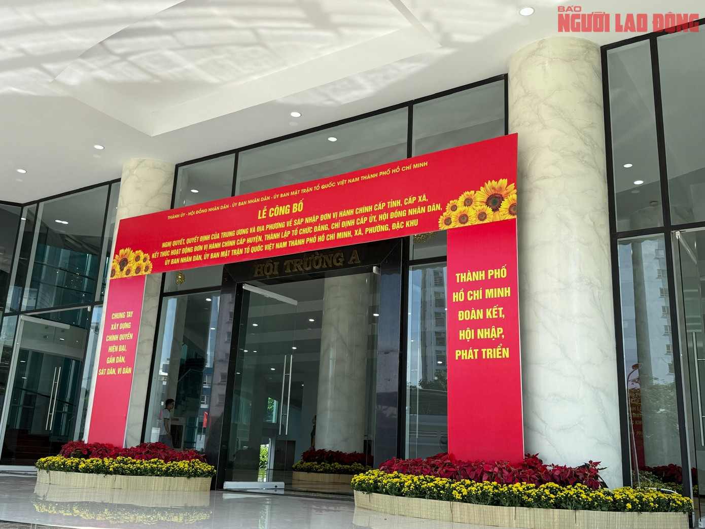 Tất cả đã sẵn sàng cho lễ công bố diễn ra vào sáng mai.