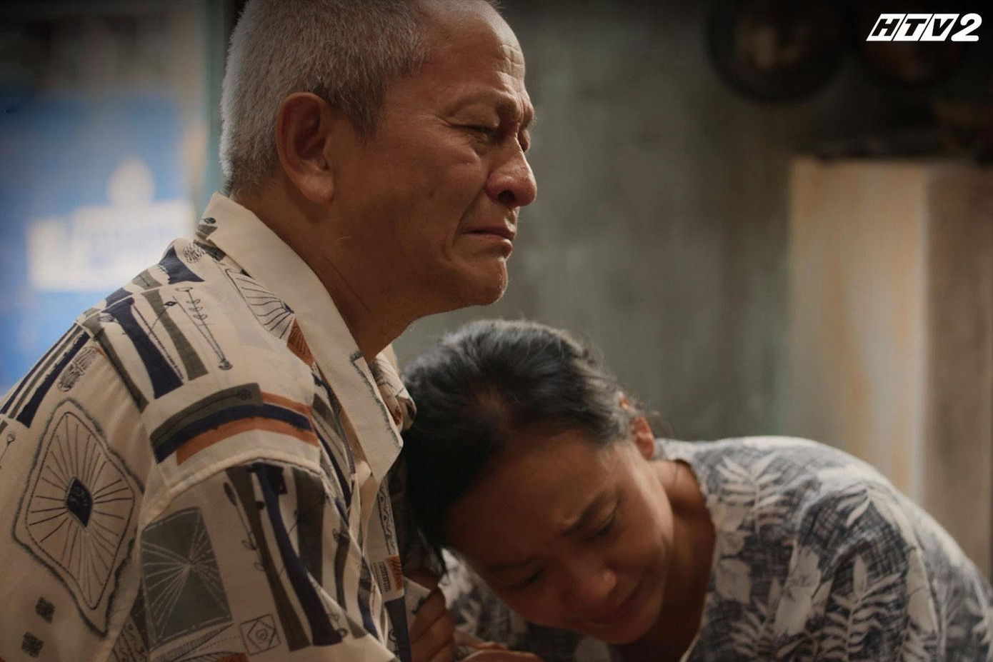 Cảnh ông Lân và Hạnh ôm nhau khóc đã lấy đi nước mắt của biết bao khán giả. Cảnh ông Lân và Hạnh ôm nhau khóc đã lấy đi nước mắt của biết bao khán giả.