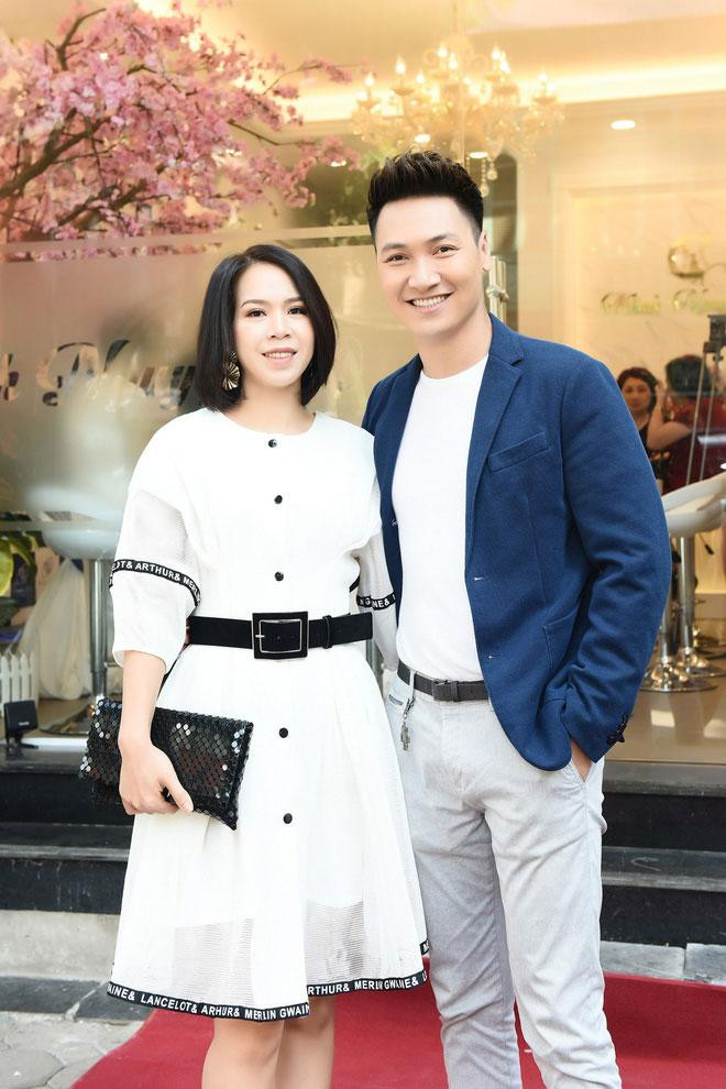 Không chỉ là người bạn đời, Lan Phương còn là vị khán giả "khó tính" giúp ông xã hoàn thiện hơn các vai diễn của mình.