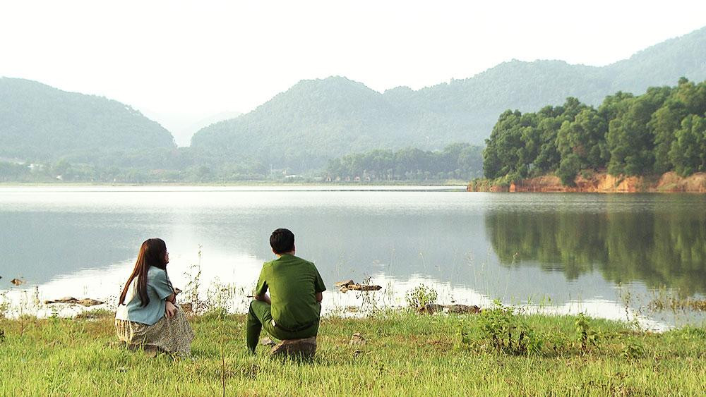 Non nước hữu tình trong phim "Phố trong làng".